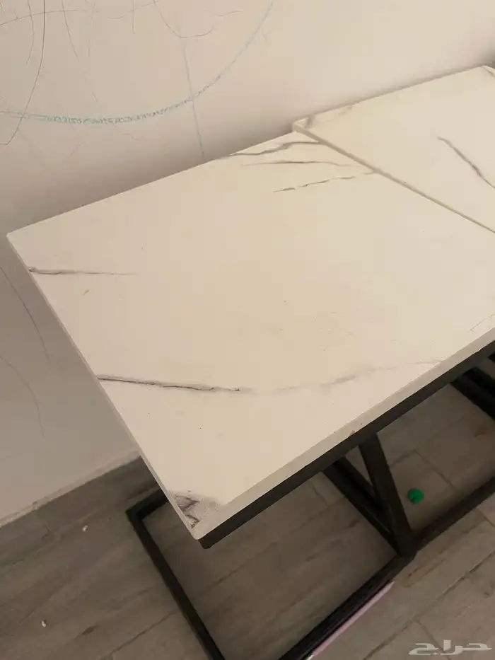 طاولة كبيره مع اربع طاولات خدمة 1