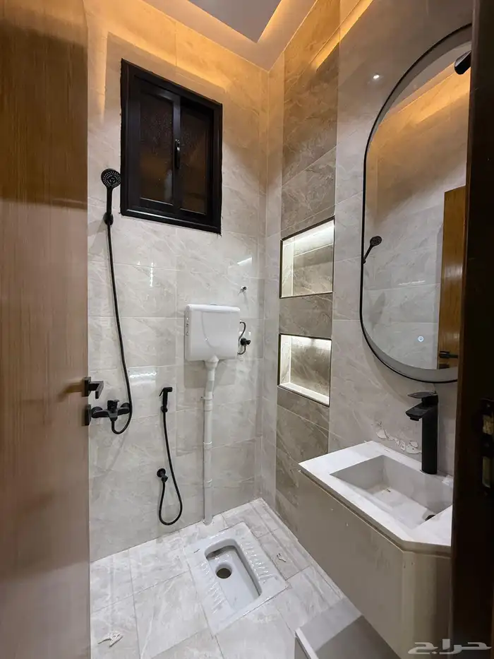 للبيع شقق علويه وشقق ارضيه تشطيب vip ف درة الموسي 21