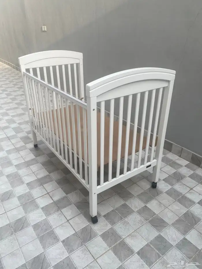 سرير اطفال 1