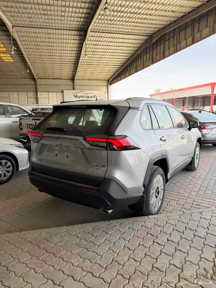 تويوتا راف فور XLE بنزين 2025 2