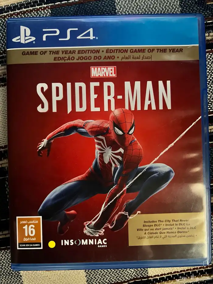 ps4 جهاز نظيف جدا  مع يدين و4 العاب 1