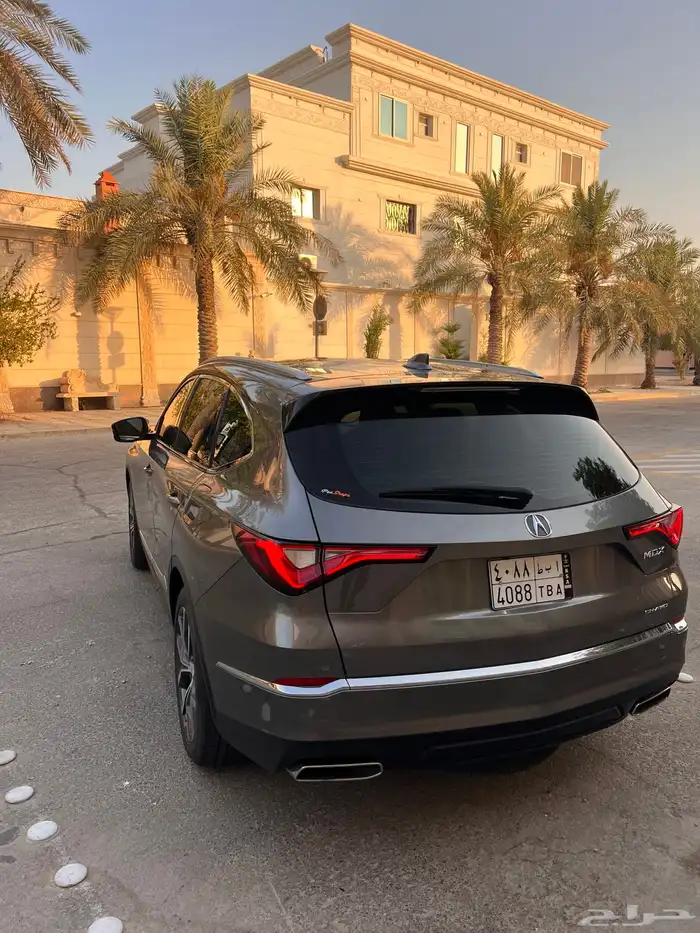 اكيورا MDX 2023 هوندا 5