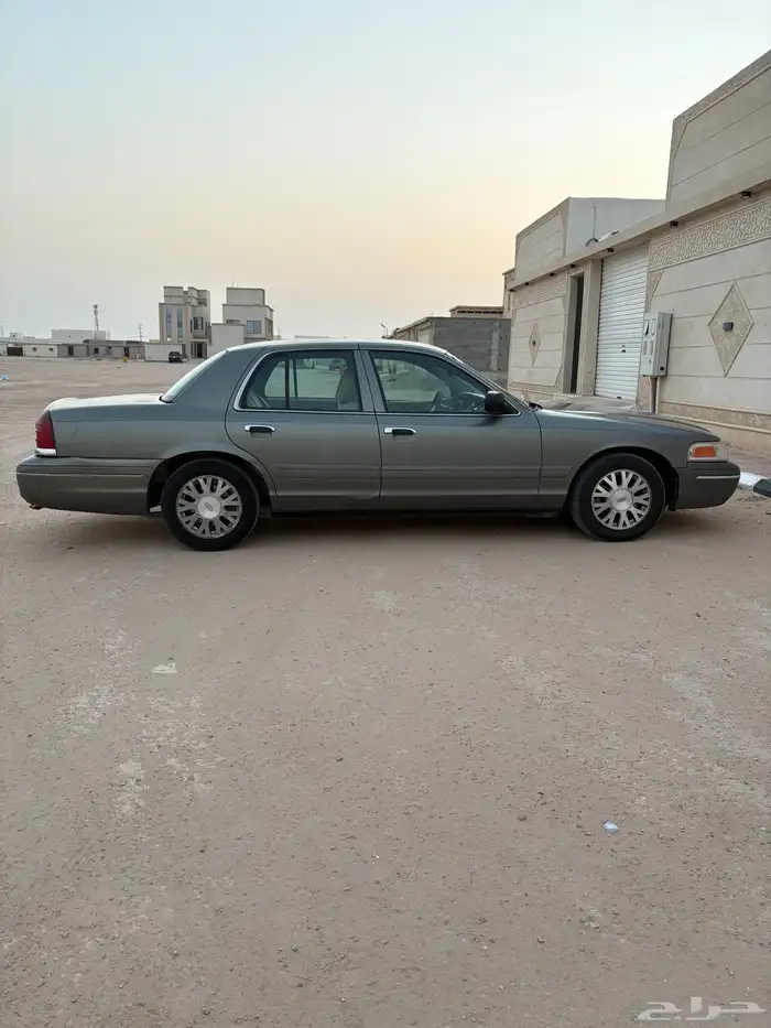 للبيع فورد فكتوريا موديل 2004 وكالة 2