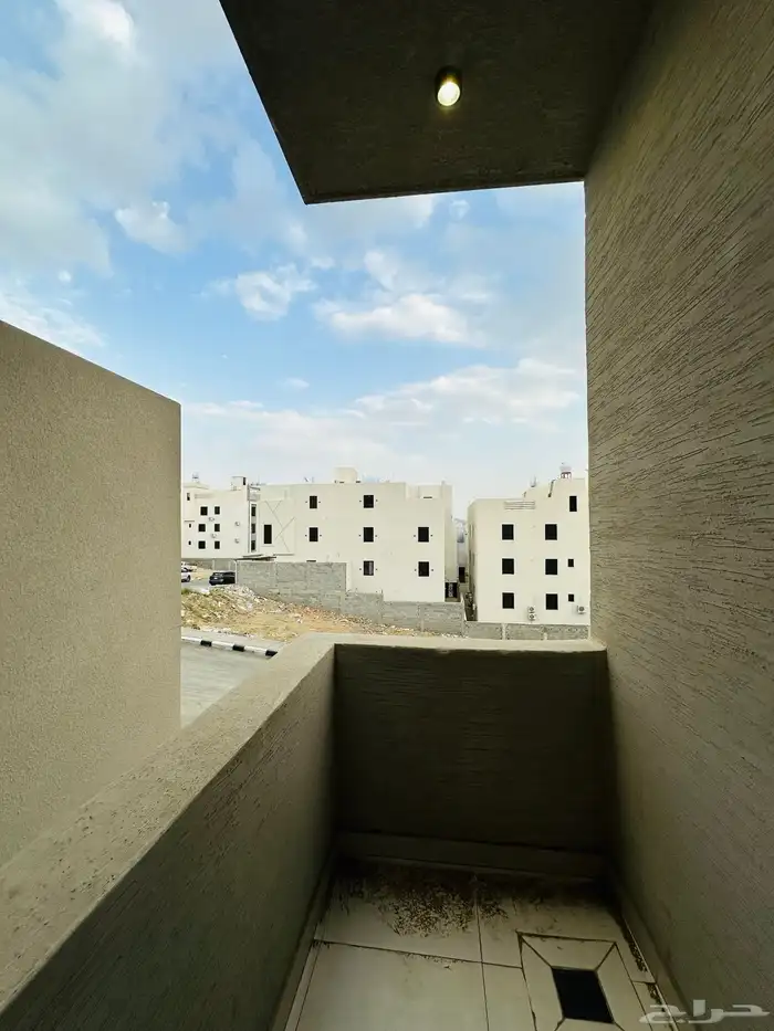 للبيع شقق علويه بمسحات وسيعه خلف مطار ابها 4