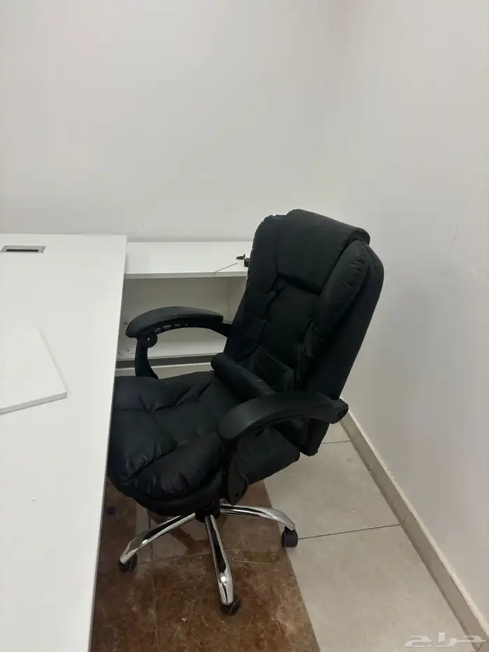 مكتب مدير جديد 2 م وكرسي جلد استخدام فقط 3 شهور مثل الجديد 2