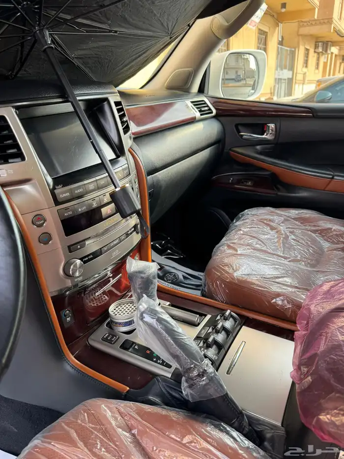جيب لكزس LX570 2012 نظيف 19