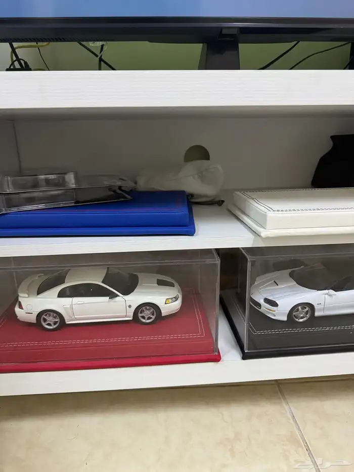 مجسمات diecast حافظ للمجسمات مع القاعده حجم1 18 0