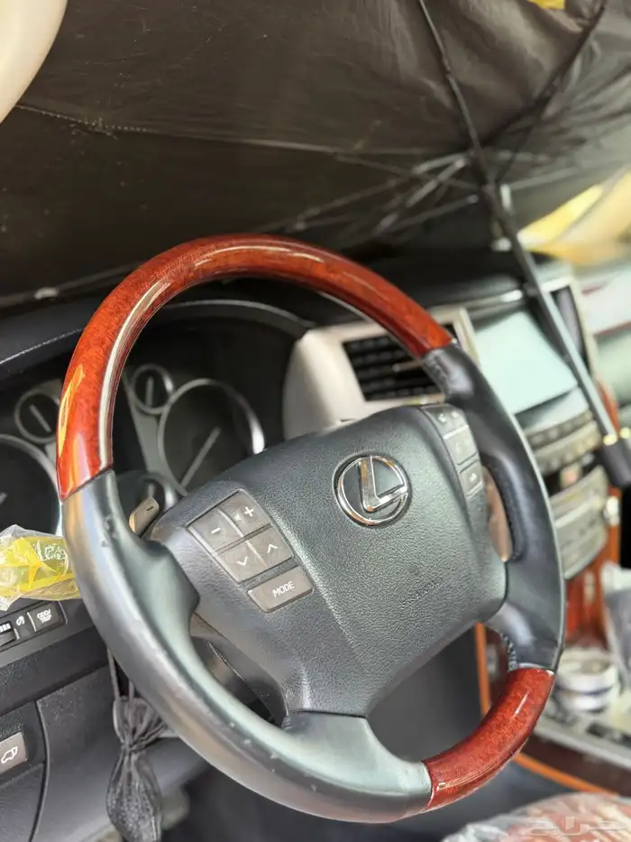 جيب لكزس LX570 2012 نظيف 16