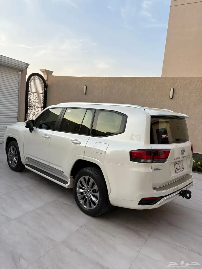 لاندكروزر 2023 رقم L4 5