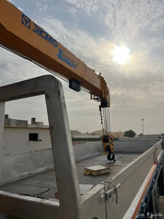ونش بوم تراك للإيجار For rent a 10-ton boom truck 2