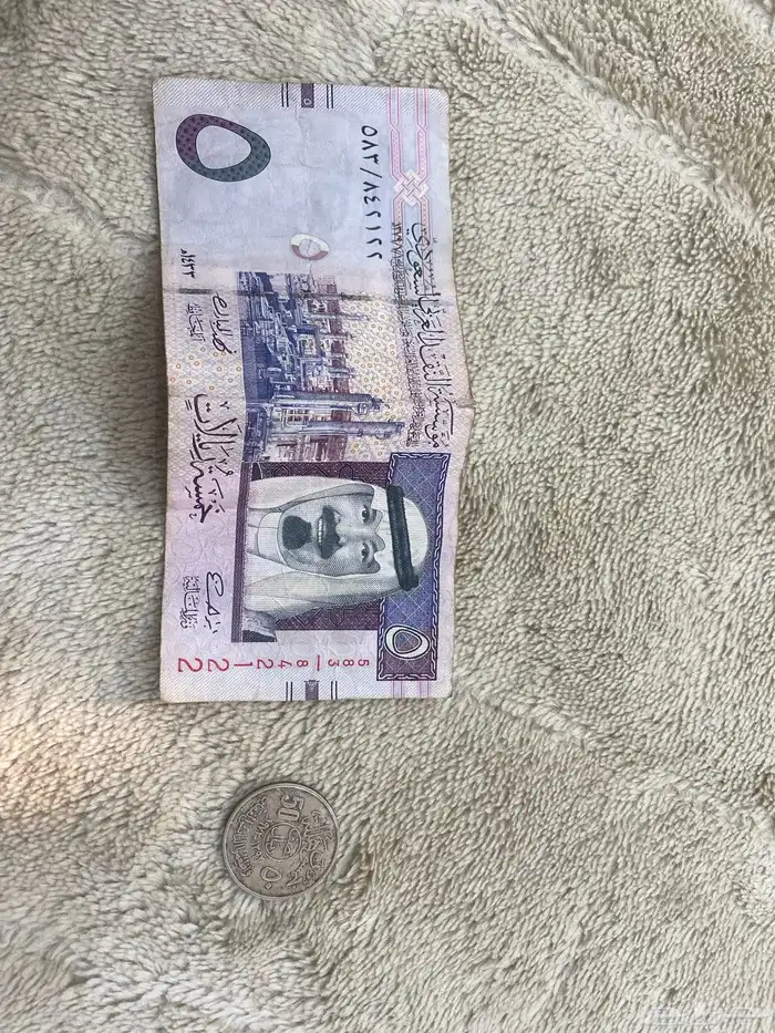 للبيع خمسه الملك عبدالله ونصف ريال من عهد الملك فيصل 0