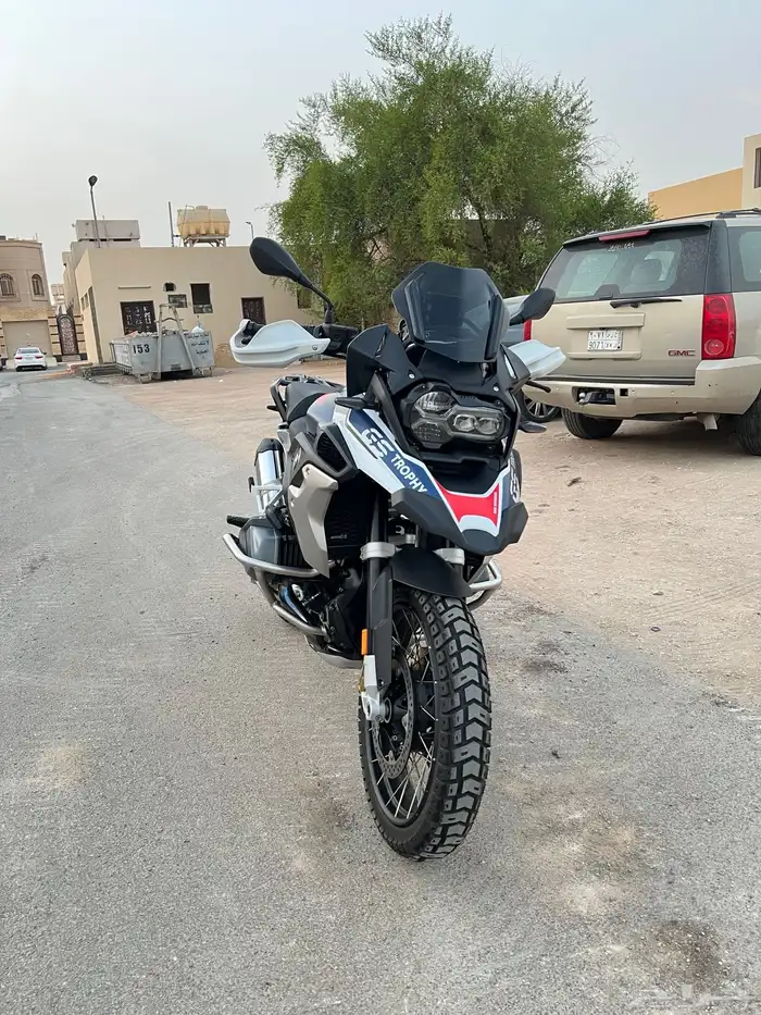 TROPHY Motorcycle 2023 BMW دباب 1