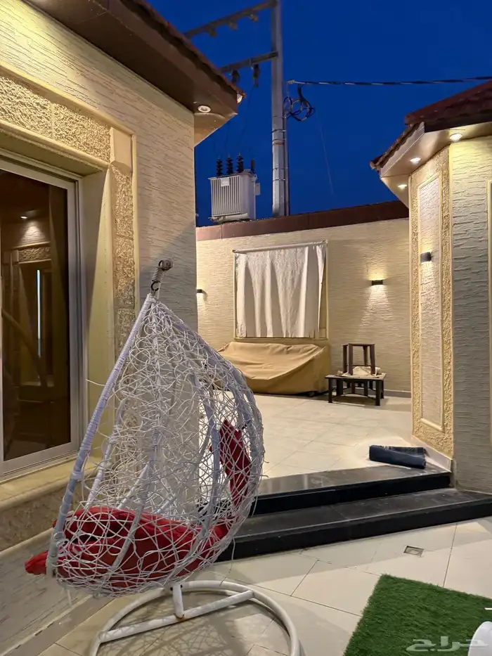 شاليهات مع مسبح وموثثه وجديده قريبه من القاعده وطريق المدينه 20