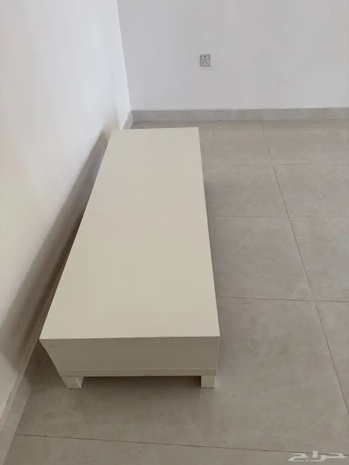 طاولة تلفزيون من IKEA 0