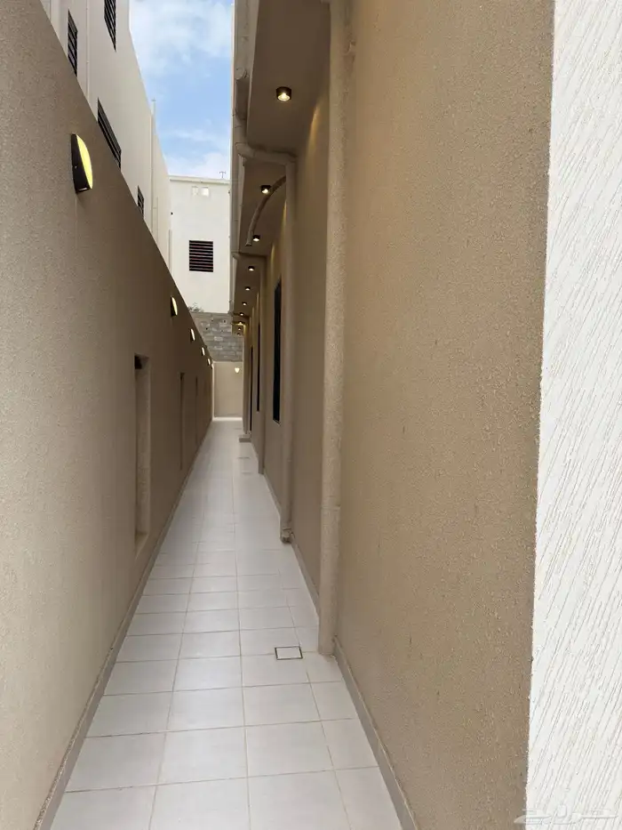 للبيع ارواف ارضيه وعلويه بالقرب من الاستاد الرياضى المحاله 9