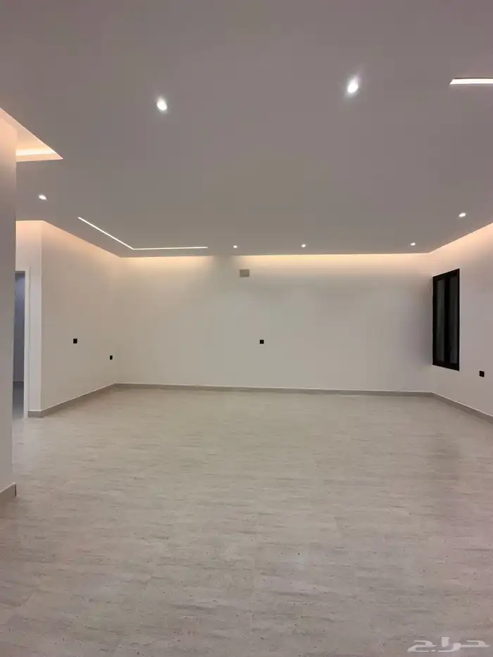 للبيع روف دور ثاني بملحق مع سكاي لايت تشطيب مودرن مساحه350م 8