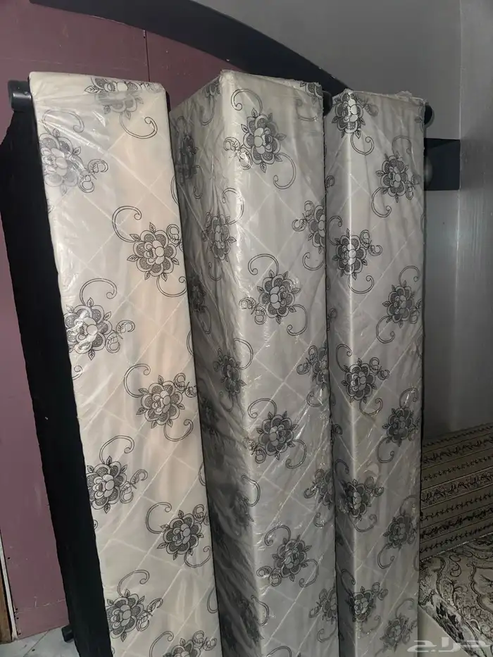 سرير للبيع مع مرتبه 3