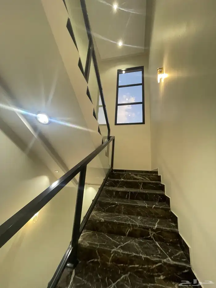 للبيع ارواف ارضيه وعلويه تشطيب vip ابها المحاله 45