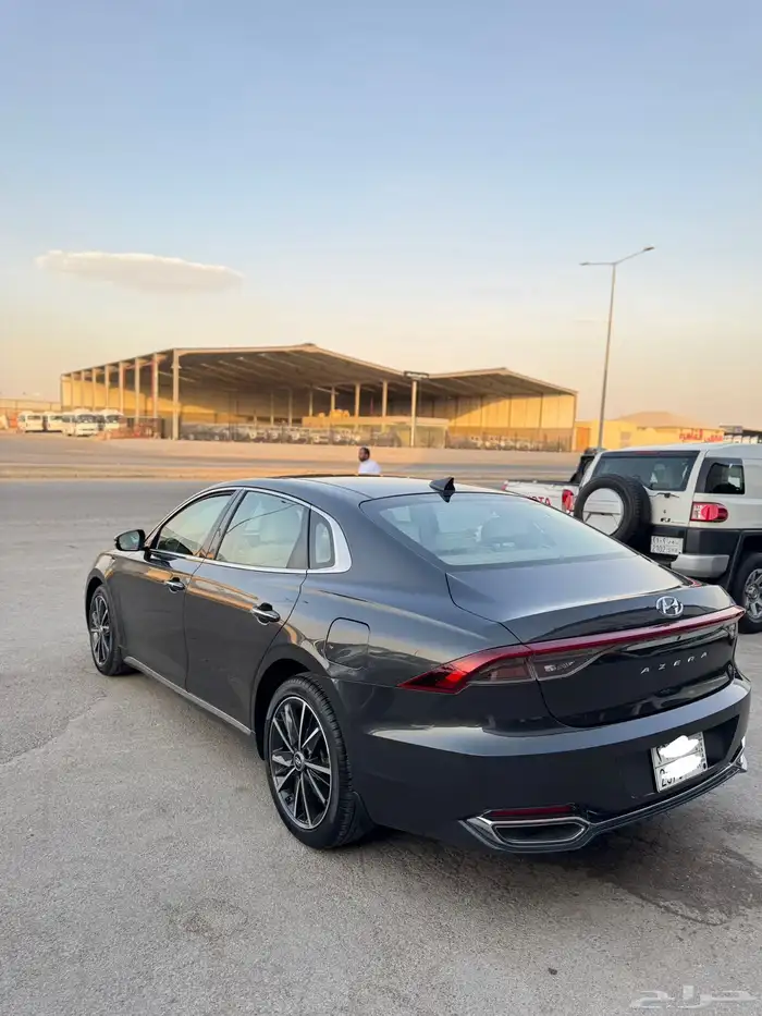 للبيع هونداي ازيزا 2023 - سمارت بحاله الوكاله 4
