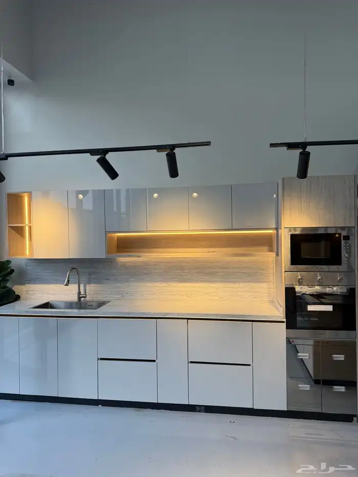 مصنع رياض العمري للالمنيوم والزجاج 3