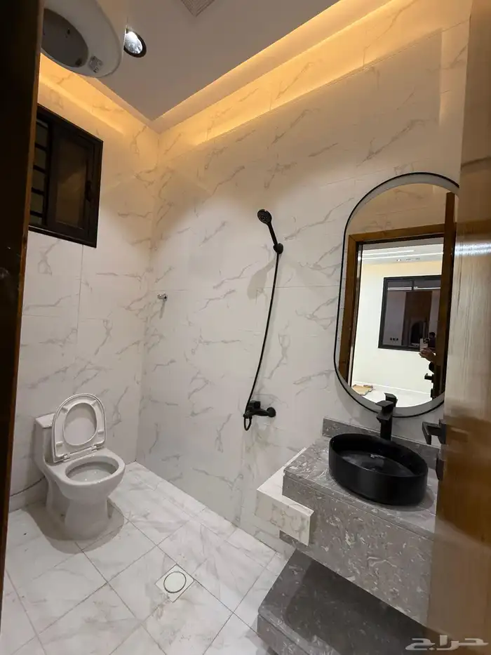 للبيع شقق علويه وشقق ارضيه تشطيب vip ف درة الموسي 19