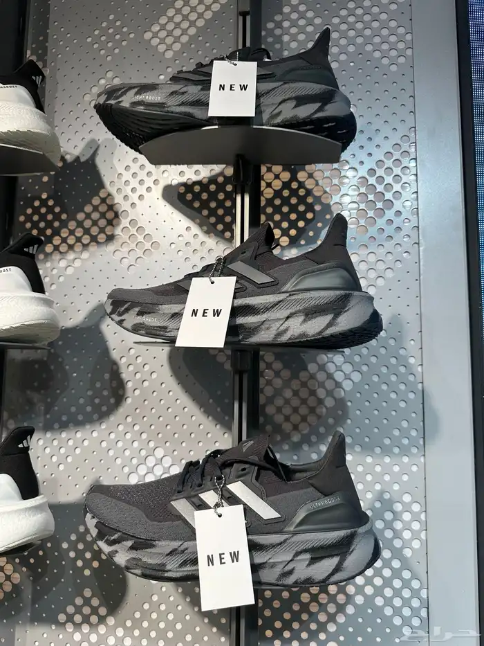 جديد لم يستخدم ابدآ ULTRA BOOST 5 0