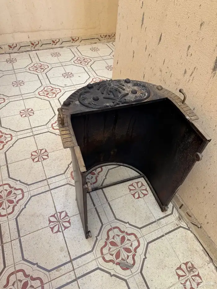 مكيف فريون ومغاسل ودرايش وباب حديد البيع على السوم 5