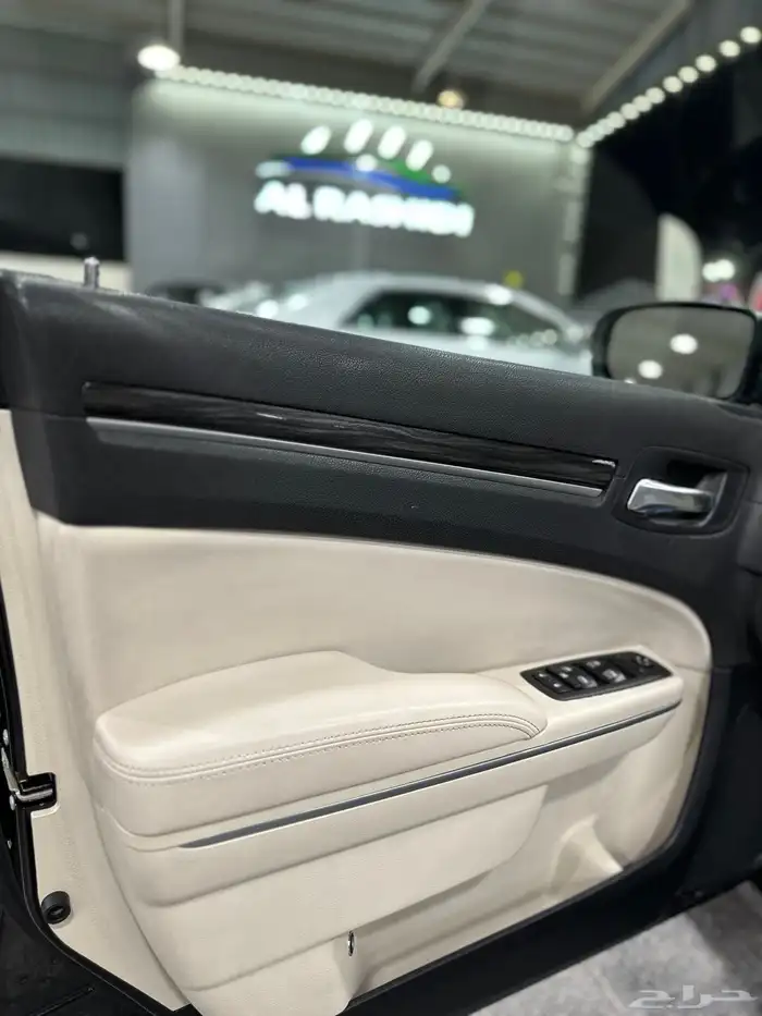 كرايزلر C300 نص فل 2021 هيمي V8 5.7 معرض(عبيد الرشيدي) 29