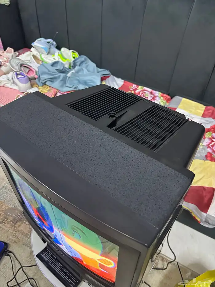 تلفزيون سوني من نوع Sony Trinitron CRT مع ريموت الأصلي 16 7
