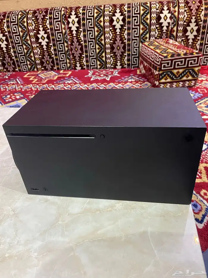 اكس بوكس سيريس اكس مع اربع يدات وقاعده بطاريات بسعر رمزي 2