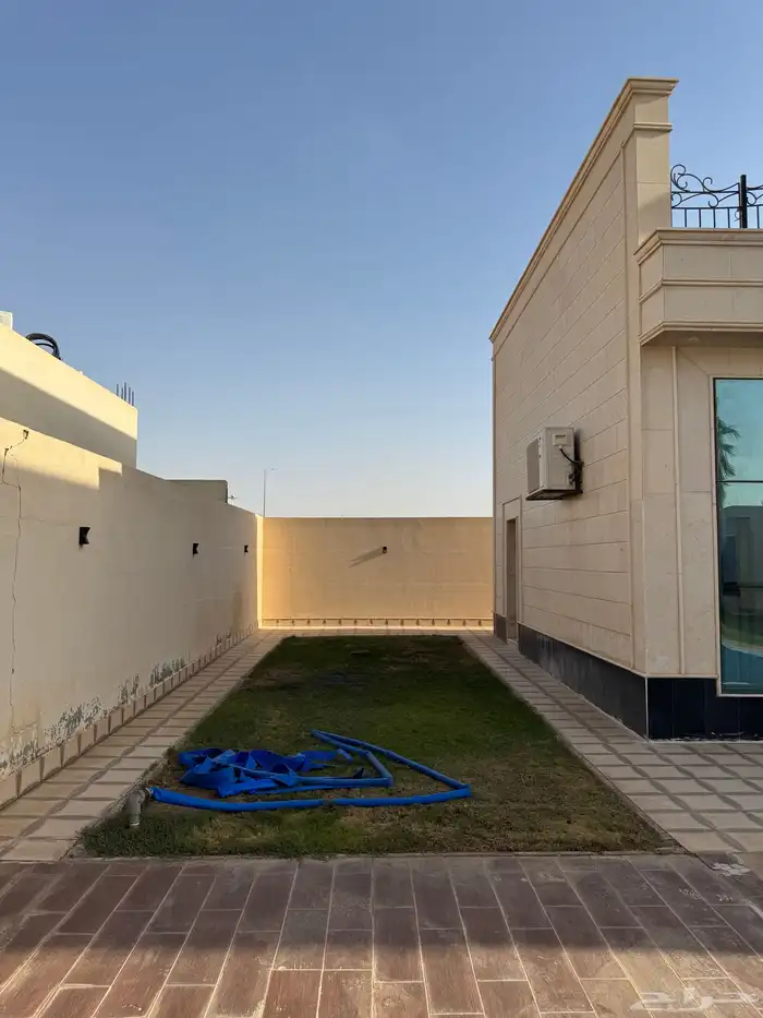 شاليه فاخر للبيع 770 متر مربع حي الغدير 12
