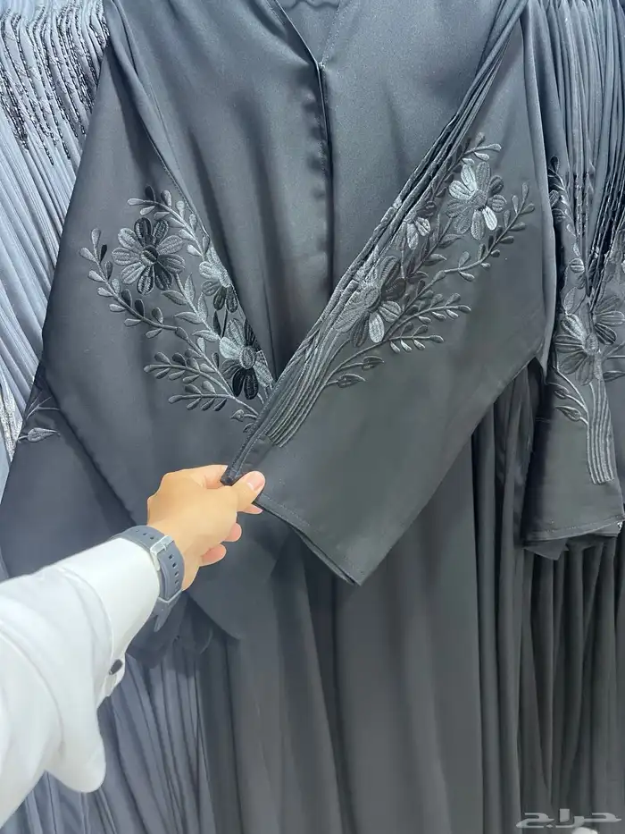 يوجد لدينا بيعه عبايات 1