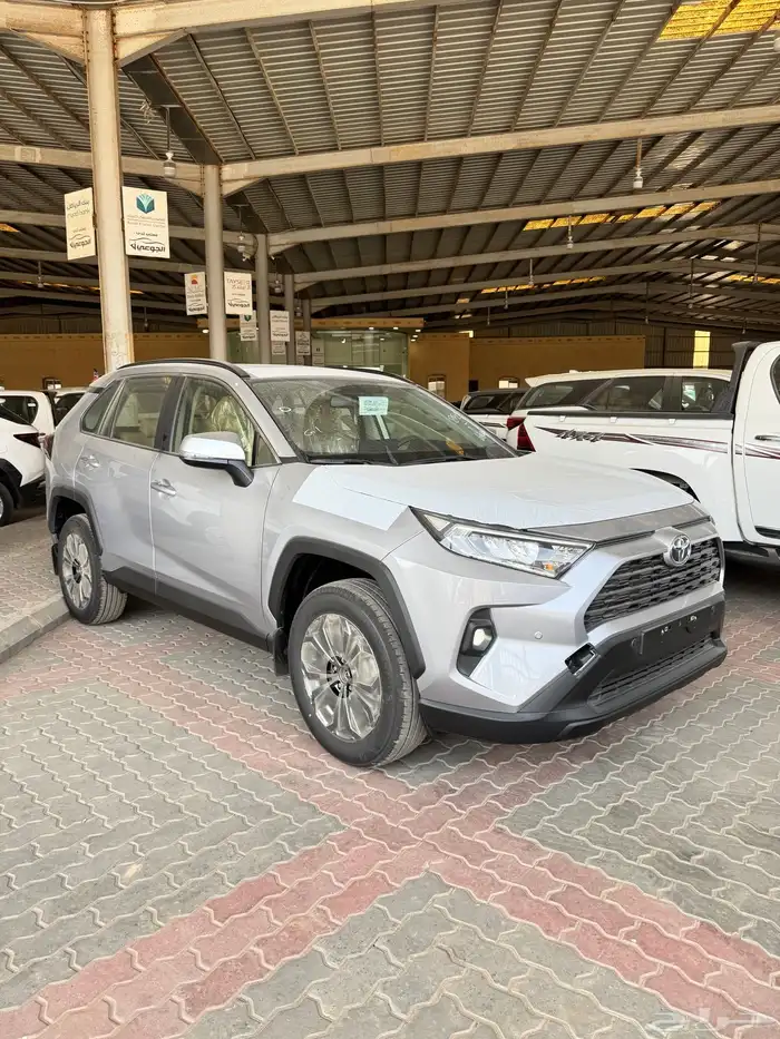 تويوتا راف فور XLE بنزين 2025 1