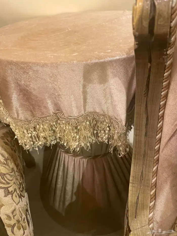 كنب نفر اربع حبات مع اريكة مع طاولتين جانبيه 5