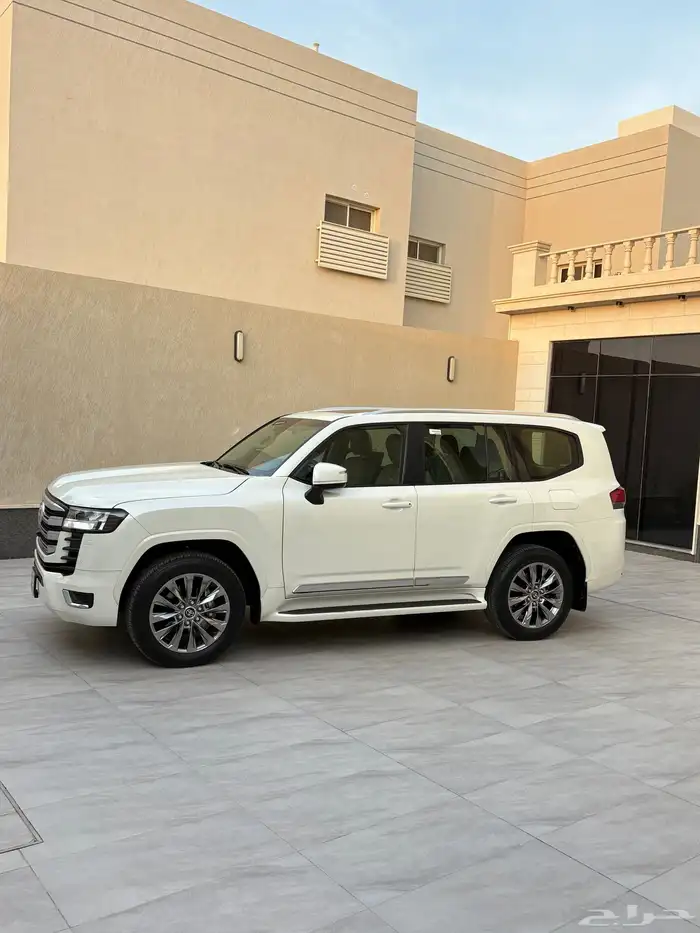 لاندكروزر 2023 رقم L4 8