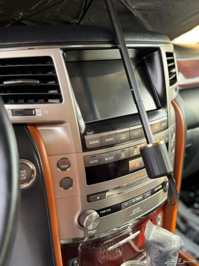 جيب لكزس LX570 2012 نظيف 18