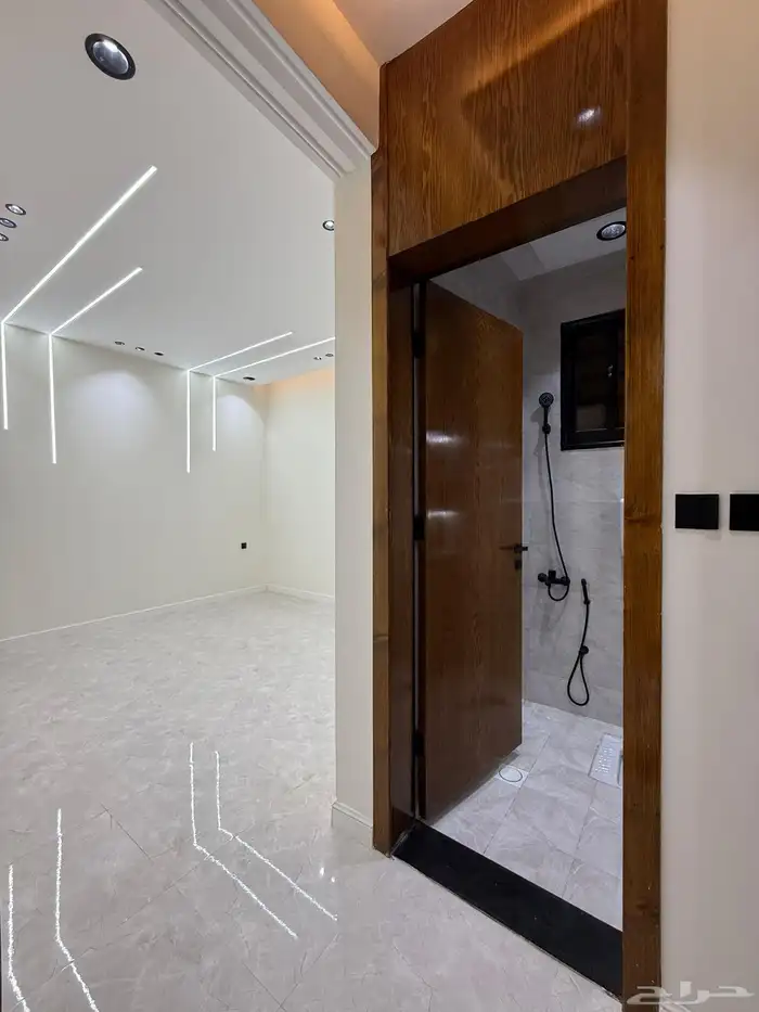 للبيع شقق علويه وشقق ارضيه تشطيب vip ف درة الموسي 42