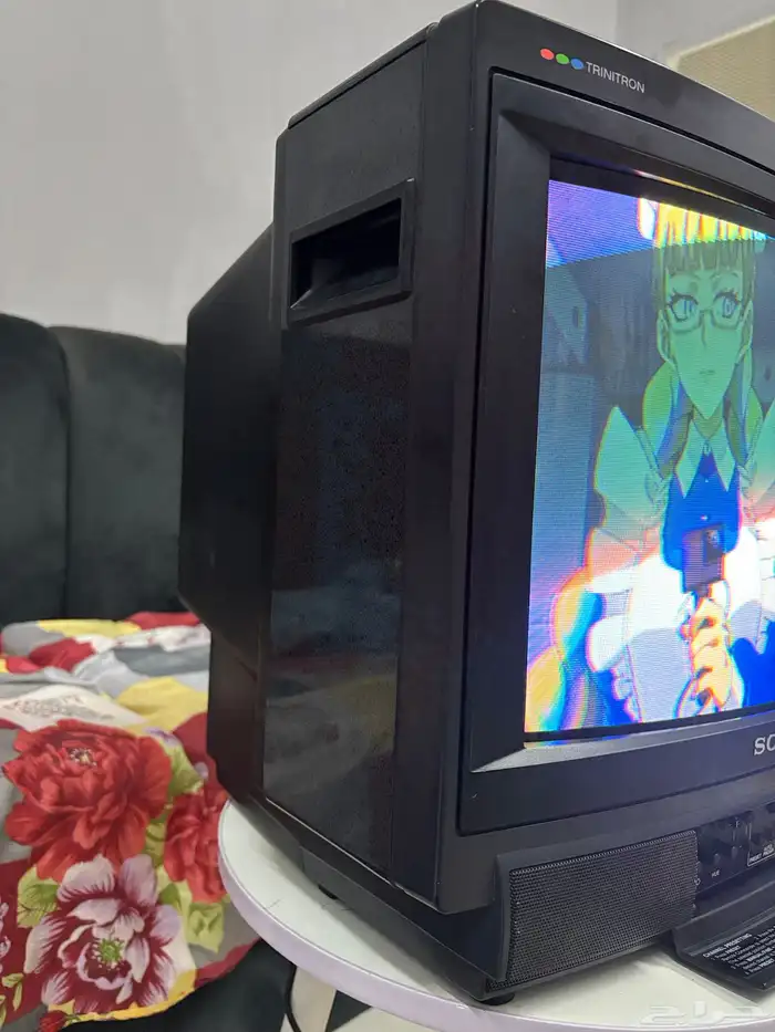 تلفزيون سوني من نوع Sony Trinitron CRT مع ريموت الأصلي 16 5