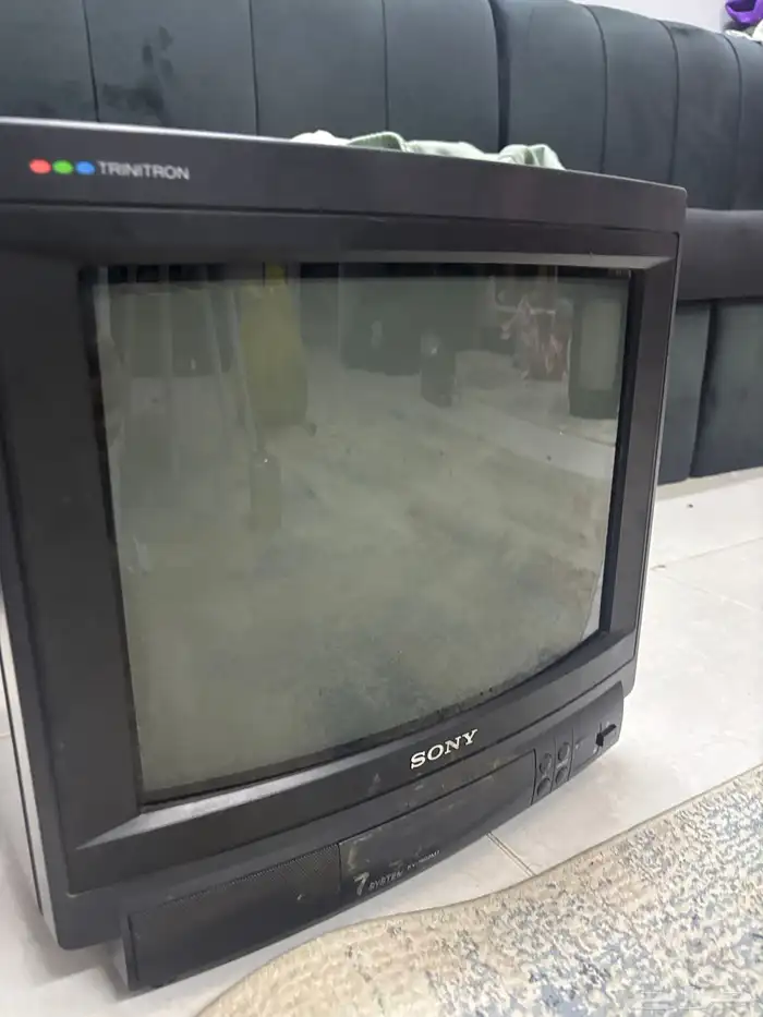 تلفزيون سوني من نوع Sony Trinitron CRT مع ريموت الأصلي 16 0