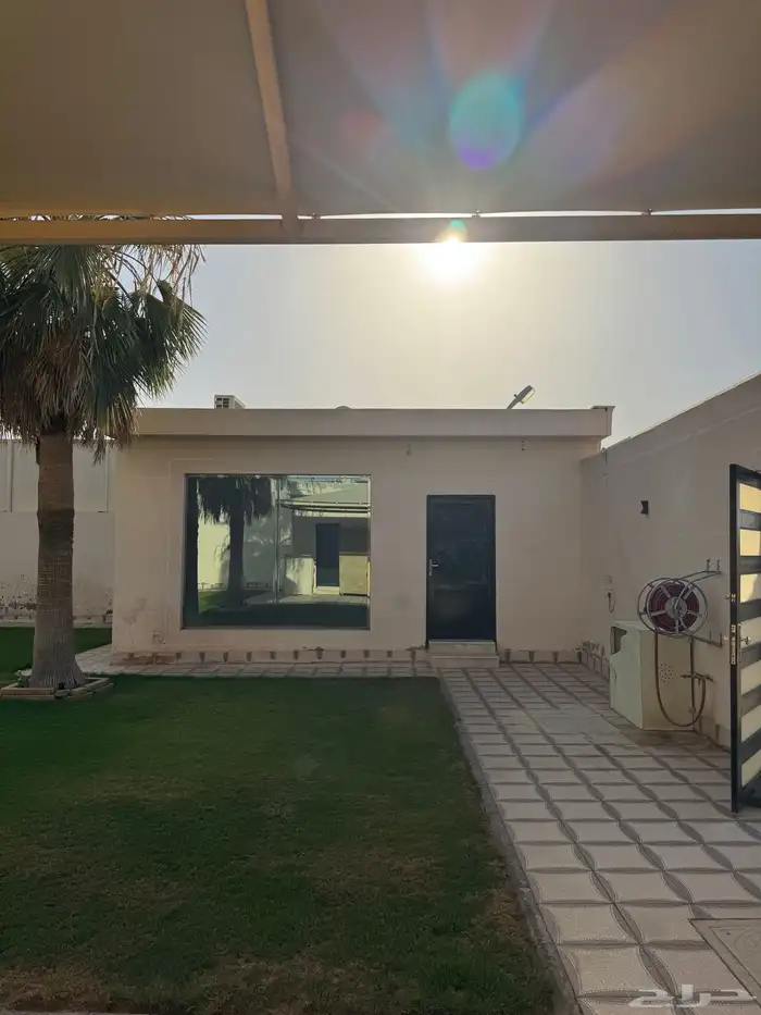 شاليه فاخر للبيع 770 متر مربع حي الغدير 9