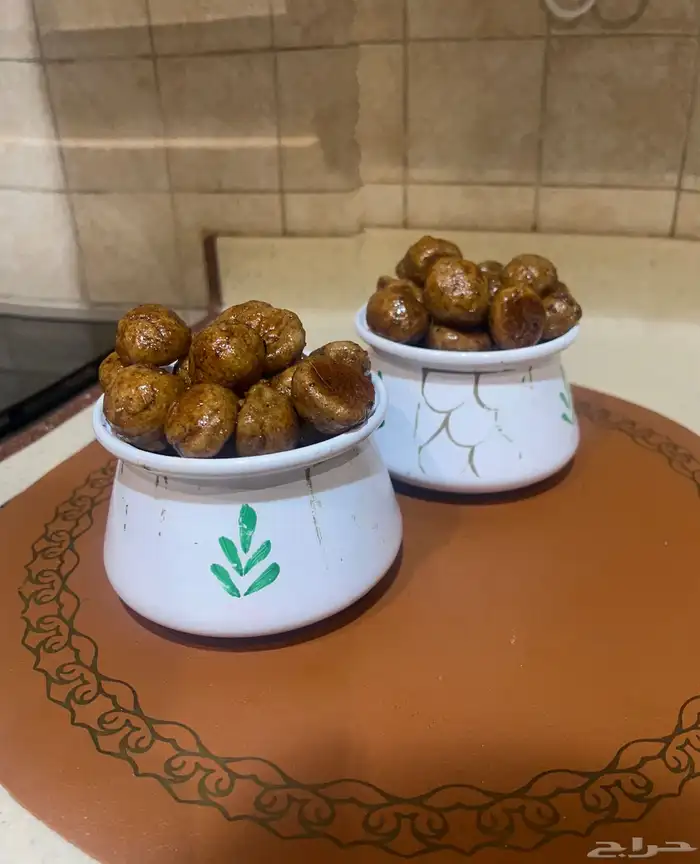 البسبوسه والمقشوش الحايلي والعريكه والتمر المحشي 1