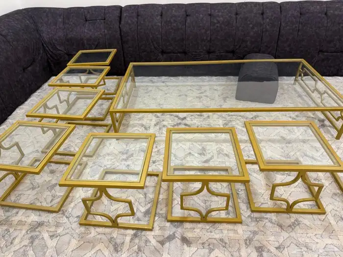 طاوله كبيره مع 8طاولات صغيره 3