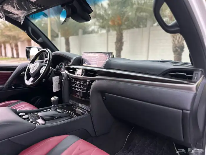 لكزس LX570 2021 بلاك ادشن شبه جديد 21