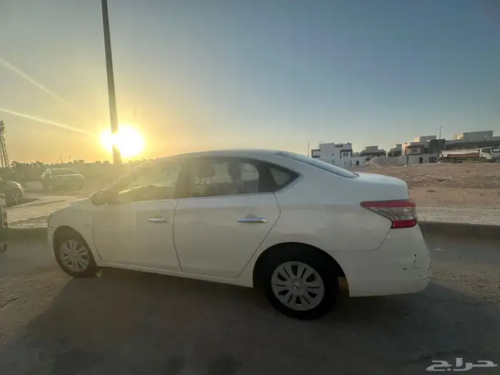 سيارة نيسان سنترا 2015 3