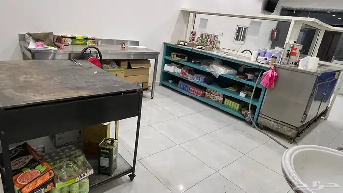 مطعم ومخبز بالتسهيلات شارع الاربعين 8