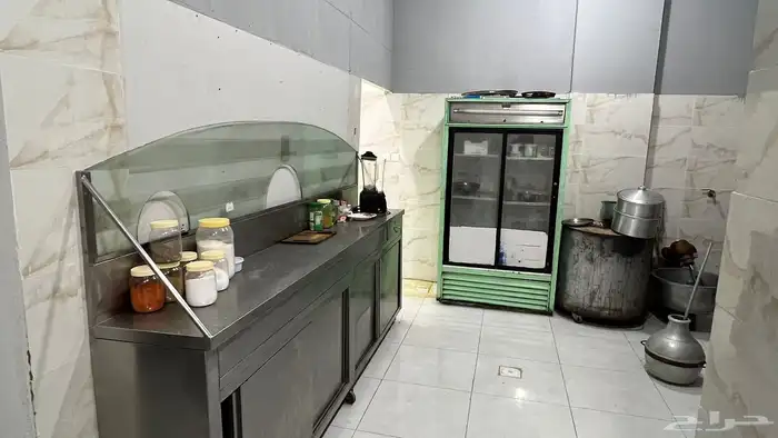 مطعم ومخبز بالتسهيلات شارع الاربعين 4