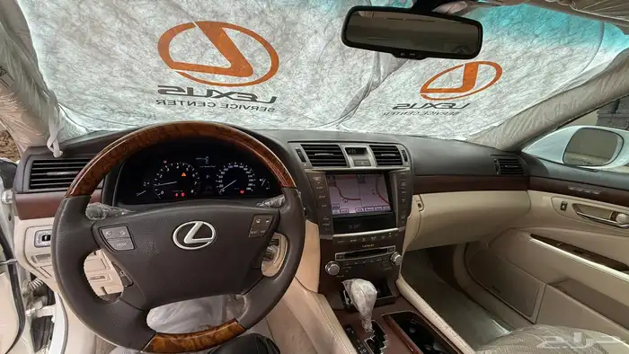 للكزس LS460. 2012 7