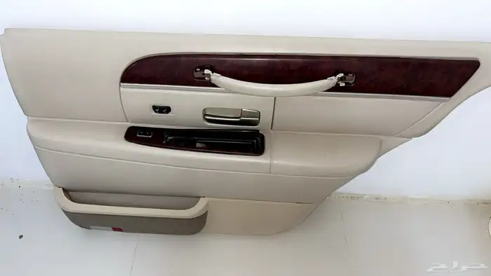 قطع غيار لنكون تاون كار من 2003 إلى 2008 8
