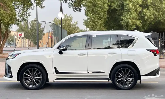 لكزس 2023 LX 600 فل اخر 4