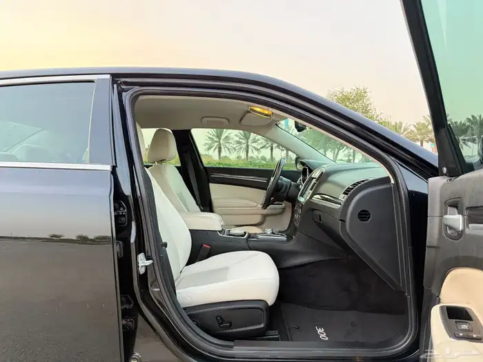 كرايسلر C300 2017 نظيف 37